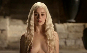 Las escenas más calientes de Khaleesi en la serie