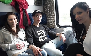 Aprovechan el viaje en tren para hacer un cuarteto sexual